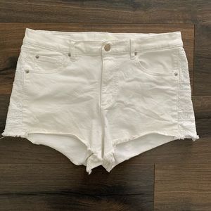 💕3/$40💕 High Rise White Denim Shorts